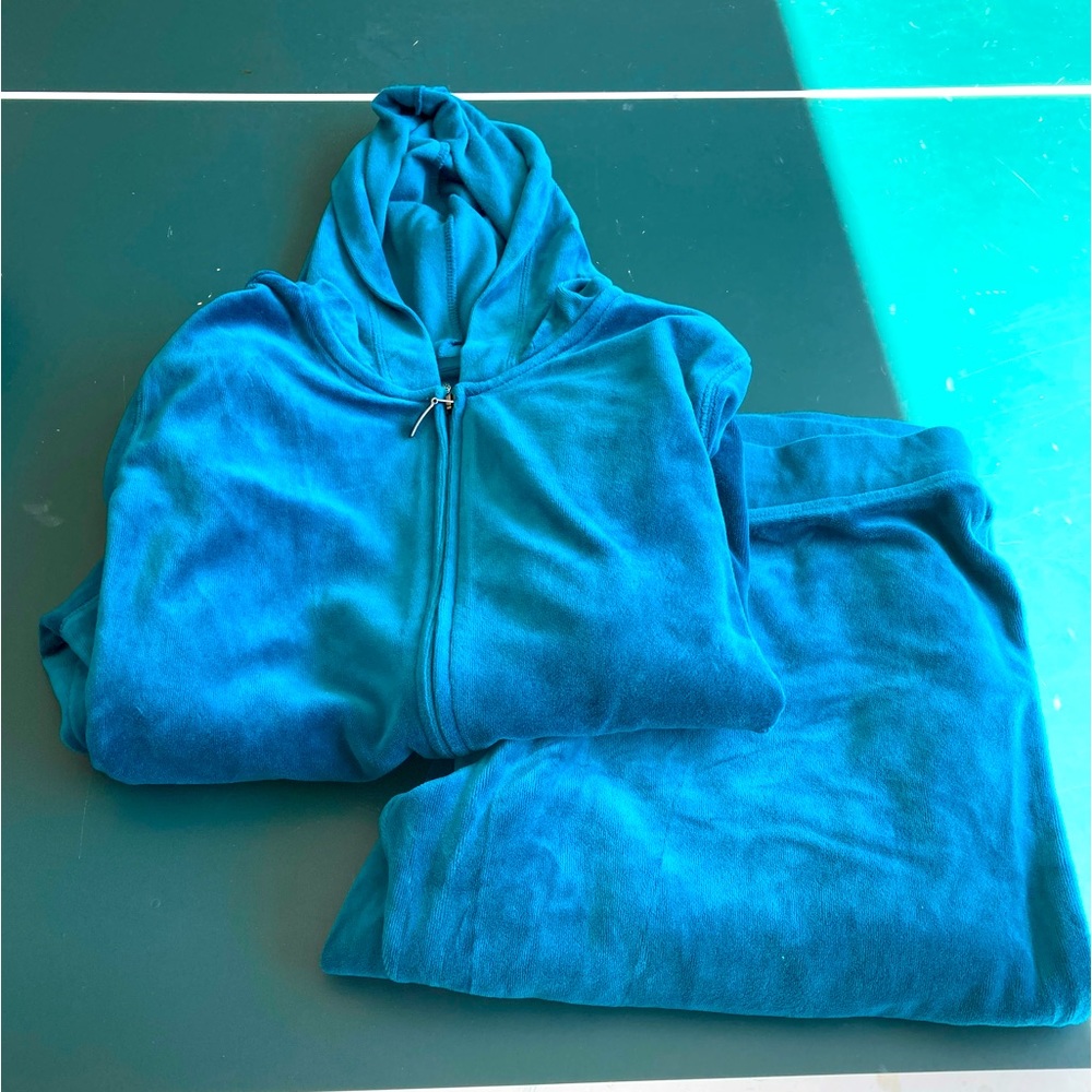 Made for Life XL velour suit